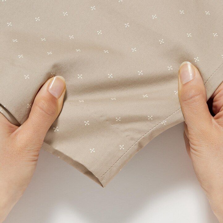 Beige Uniqlo Stretch Slim Fit Shorts | UHQRX-8921