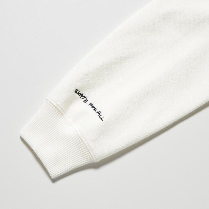 White Uniqlo Ultra Stretch Graphic Sweatshirt | AKOLM-9356